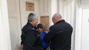 Емил Михайлов влак