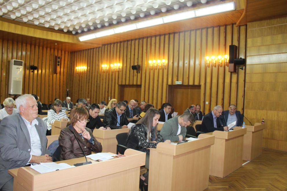 И все пак: приеха таксите за басейна в ОУ”Ив.С.Тургенев”