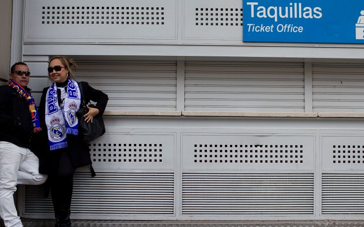 Полицията в Барселона с яростна акция срещу фалшиви билети преди 