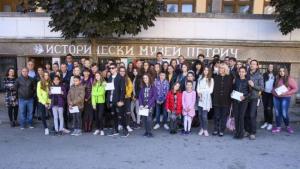 Петрич ученици