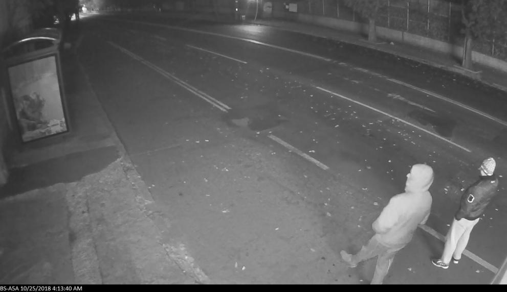 В рамките на няколко часа разследващите установяват регистрационния номер на таксито, самоличността на шофьора и адресите на двамата крадци. Откраднатите мониторингови станции са открити в дома на единия от тях в блок 70 в к-с “Изгрев”