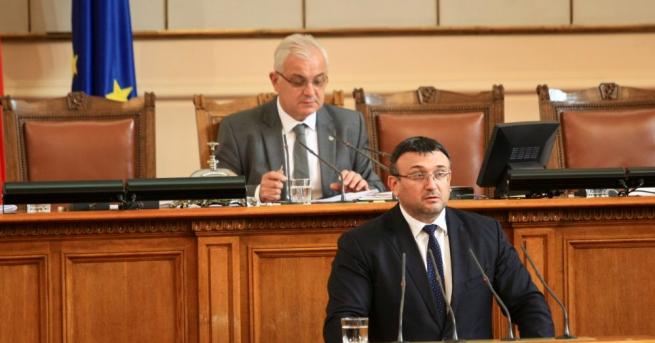 Парламентът изслуша Маринов за фалшивите телкове Парламентът изслуша министъра на