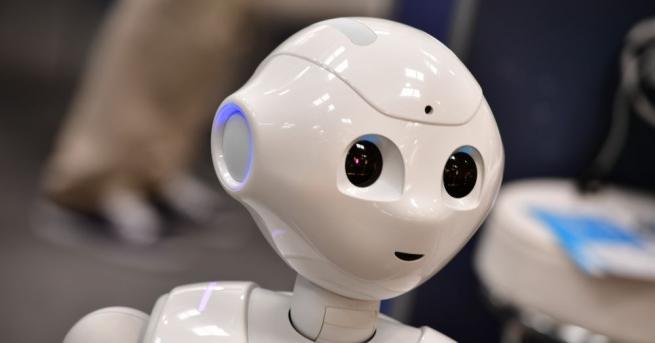 Малкият робот Пепър беше поканен да говори за изкуствения интелектна