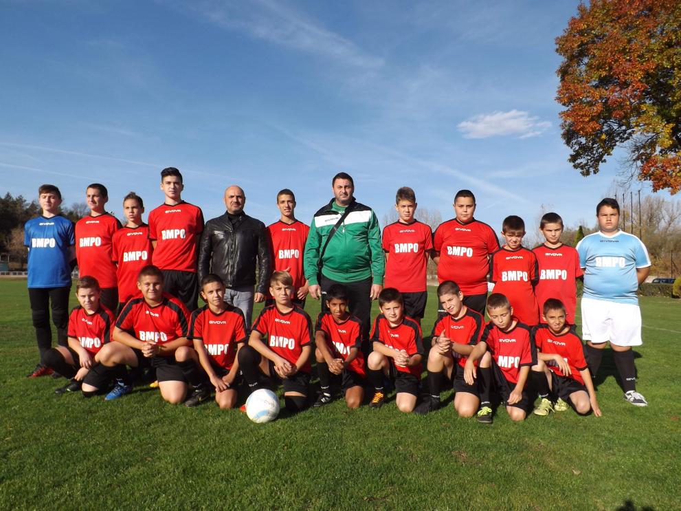 Отборът заедно с Красимир Богданов.