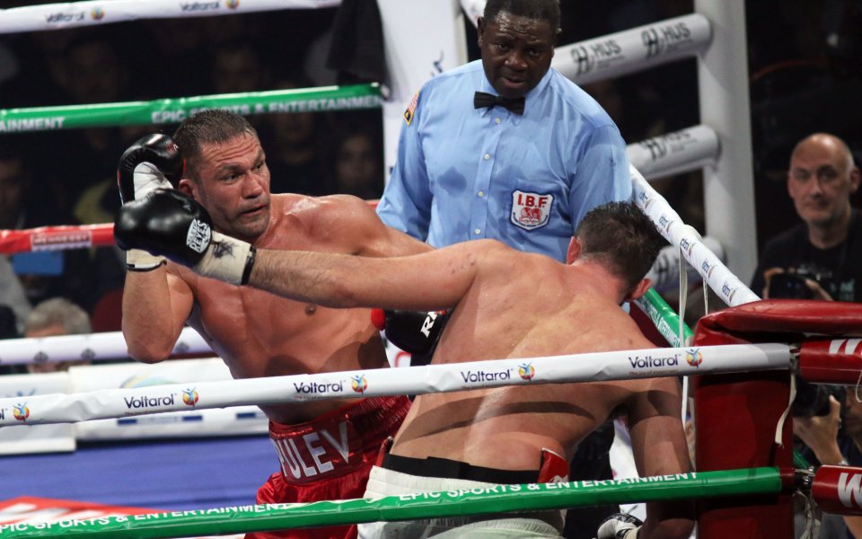 По-малко от две седмици преди мача си с Райдъл Букър