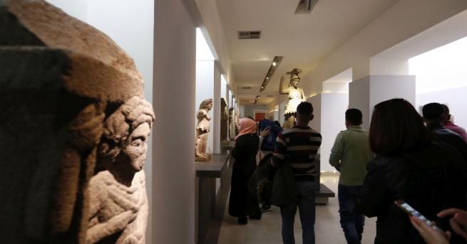 Сирийски официални представители чуждестранни археолози и специалисти по реставрация присъстваха