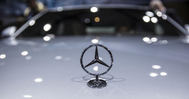 Американските власти разследват германската автомобилна група Мерцедес Бенц Mercedes Benz Според тях