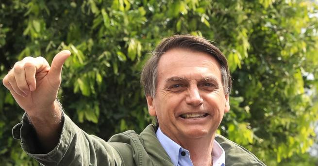 Крайнодесният конгресмен популист Жаир Болсонаро е новият президент на Бразилия