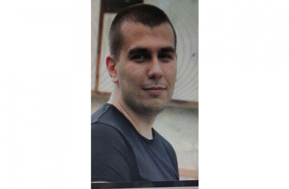 Във връзка с изясняването на обстоятелствата около убийството в квартал Надежда в София полицията издирва мъжа от снимката