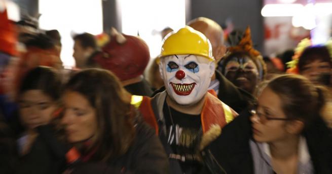 Традиционното шествие за Хелоуин премина в Ню Йорк при повишени