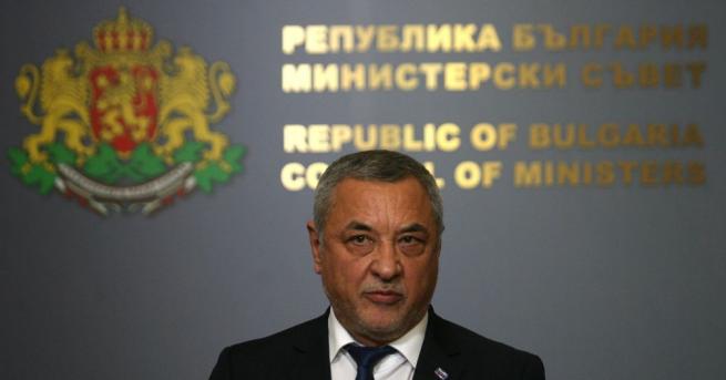 Повечето българи смятат че Валери Симеонов трябва да подаде оставка