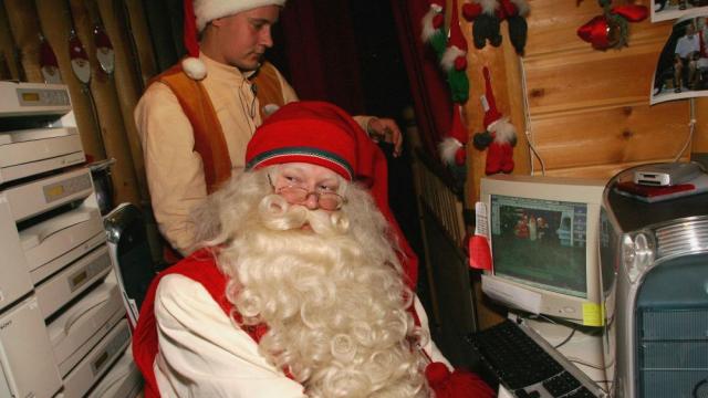 Дядо Коледа вече отговаря на писмата с поръчки