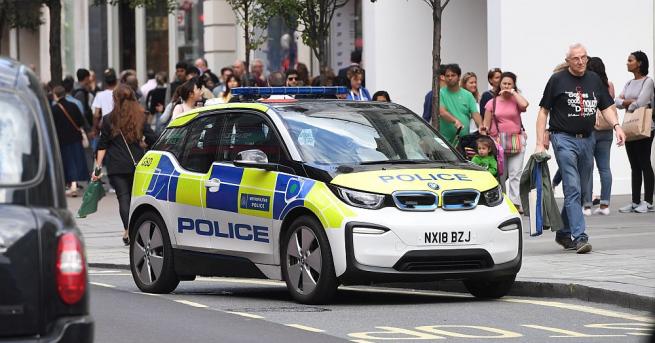 Полицията в Лондон отцепи площада до парламента заради както тя