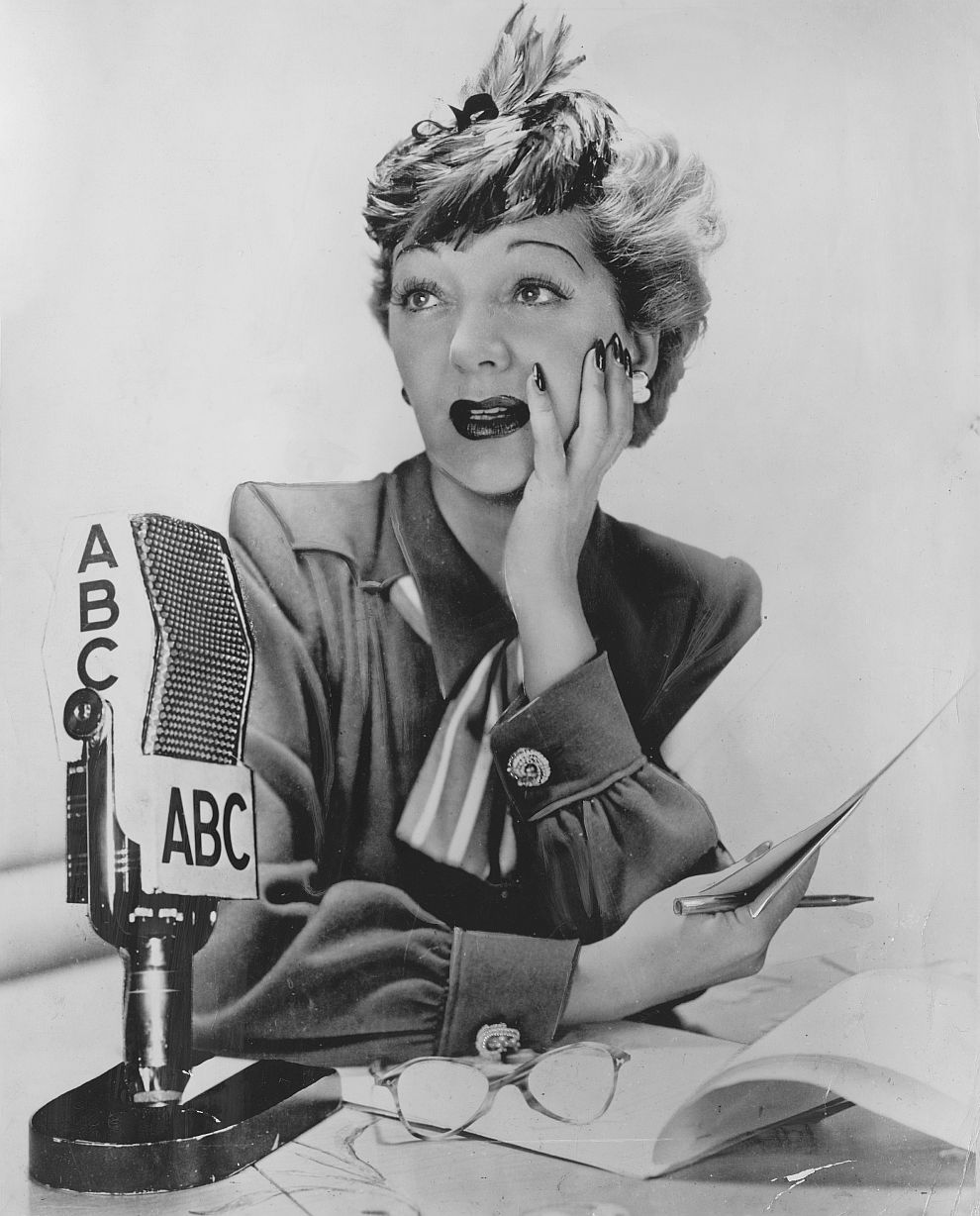 Гъртруд Лорънс - носителка на „Бухнал пудинг“ за Жена на годината за 1951 година