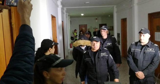 Съдът в Бургас остави за постоянно в ареста шофьора, който