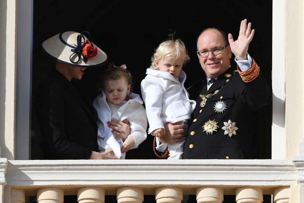 Близнаците са първите деца на принц Алберт и съпругата му принцеса Шарлийн, които сключиха брак през 2011 г.