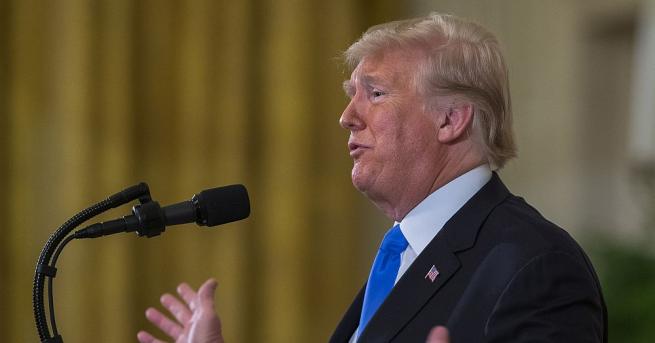 Президентът на САЩ Доналд Тръмп уволни Джеф Сешънс от поста