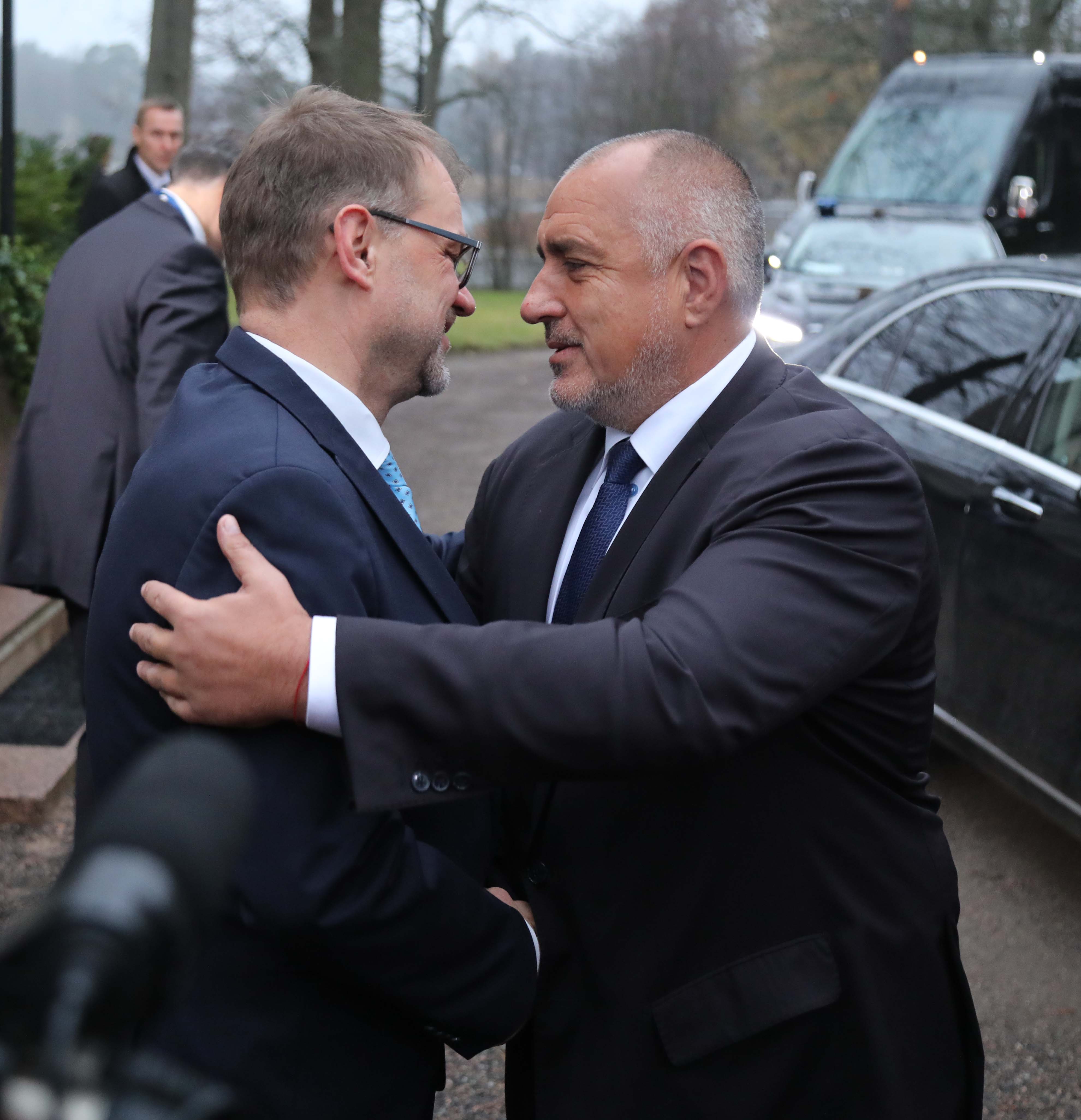 Българският премиер е на работно посещение във Финландия, където участва и в Конгреса на Европейската народна партия. Форумът трябва да определи водещия кандидат на партията за предстоящите през май евроизбори