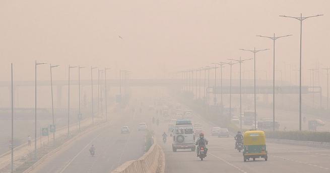Атмосферното замърсяване в индийската столица Делхи достигна една от връхните