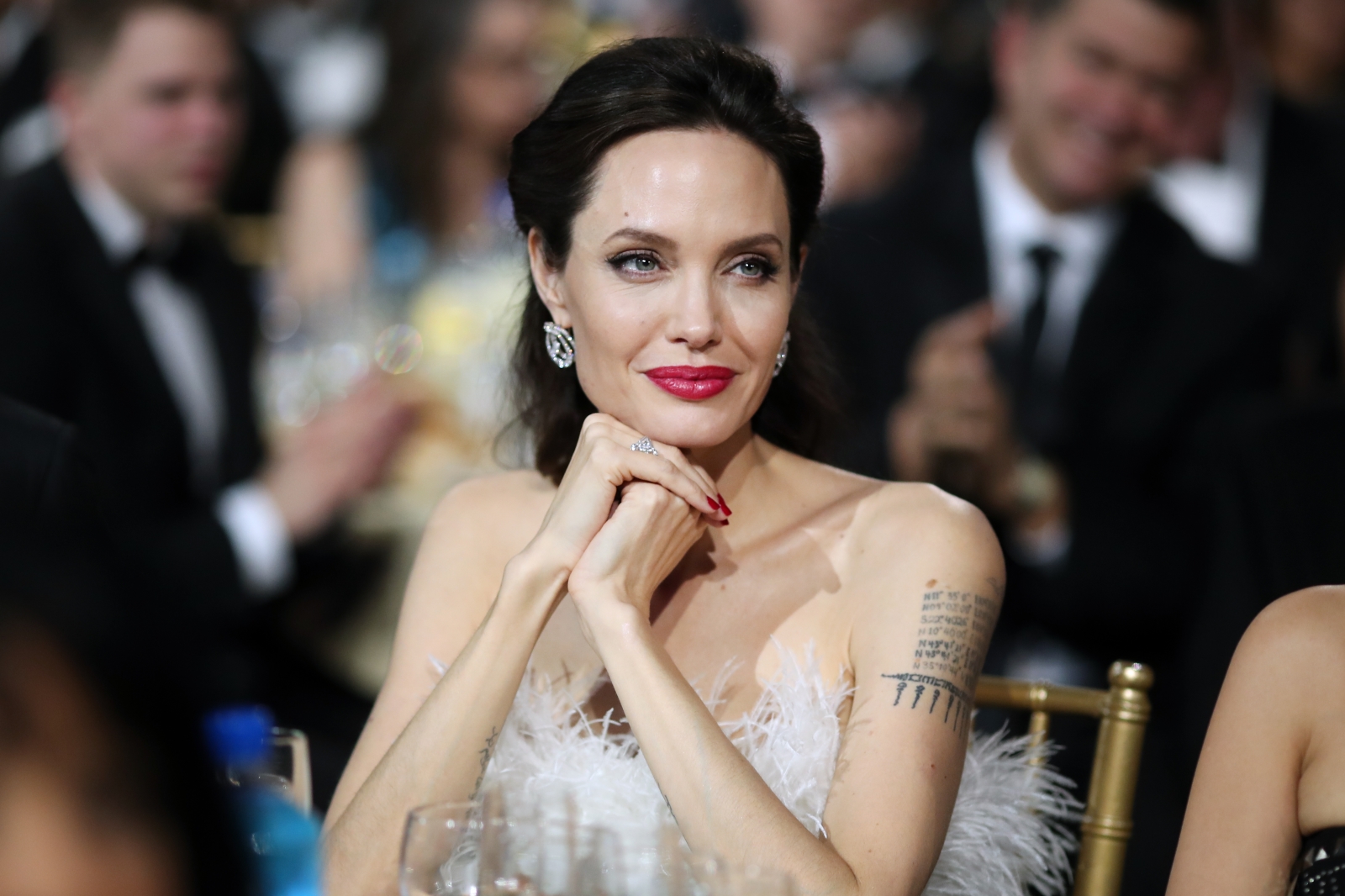 Анджелина Джоли. Актрисата, носителка на "Оскар" е режисьор на няколко филма - "Земя на кръв и мед", "Несломен", "Край морето". 