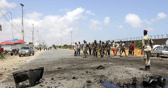 Броят на жертвите на бомбения атентат в петък в сомалийската