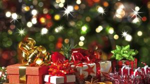Коледа елха подаръци