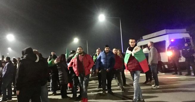 Протест блокира пътен възел Даскалово Перничани недоволни от поскъпването на