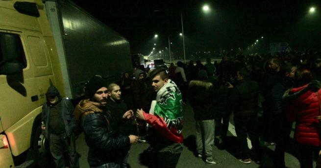 И тази вечер имаше протести в няколко града в страната