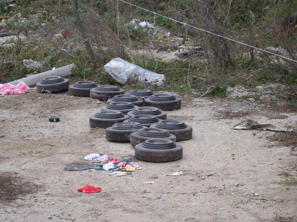 Противотанкови мини намериха край пътя за Попово