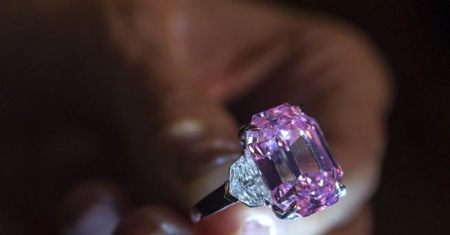 Великолепен 19-каратов розов диамант бе продаден за над 50 милиона
