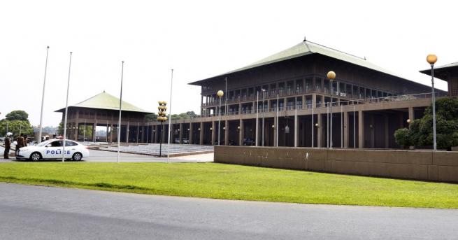 Депутати се сбиха в парламента на Шри Ланка във връзка