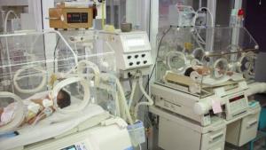 недоносени бебета