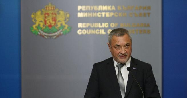 В петък вицепремиерът Валери Симеонов подаде оставка точно месец след