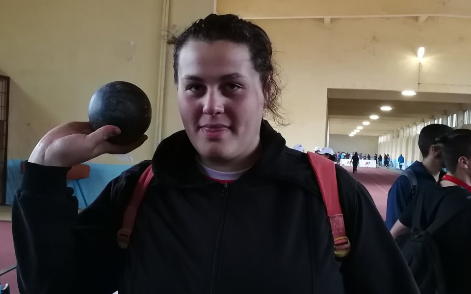 Яна Копчева отново подобри национален рекорд на гюле