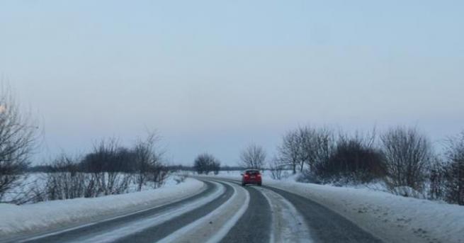 Заради преобърнат ТИР край село Смоляновци в община Монтана за