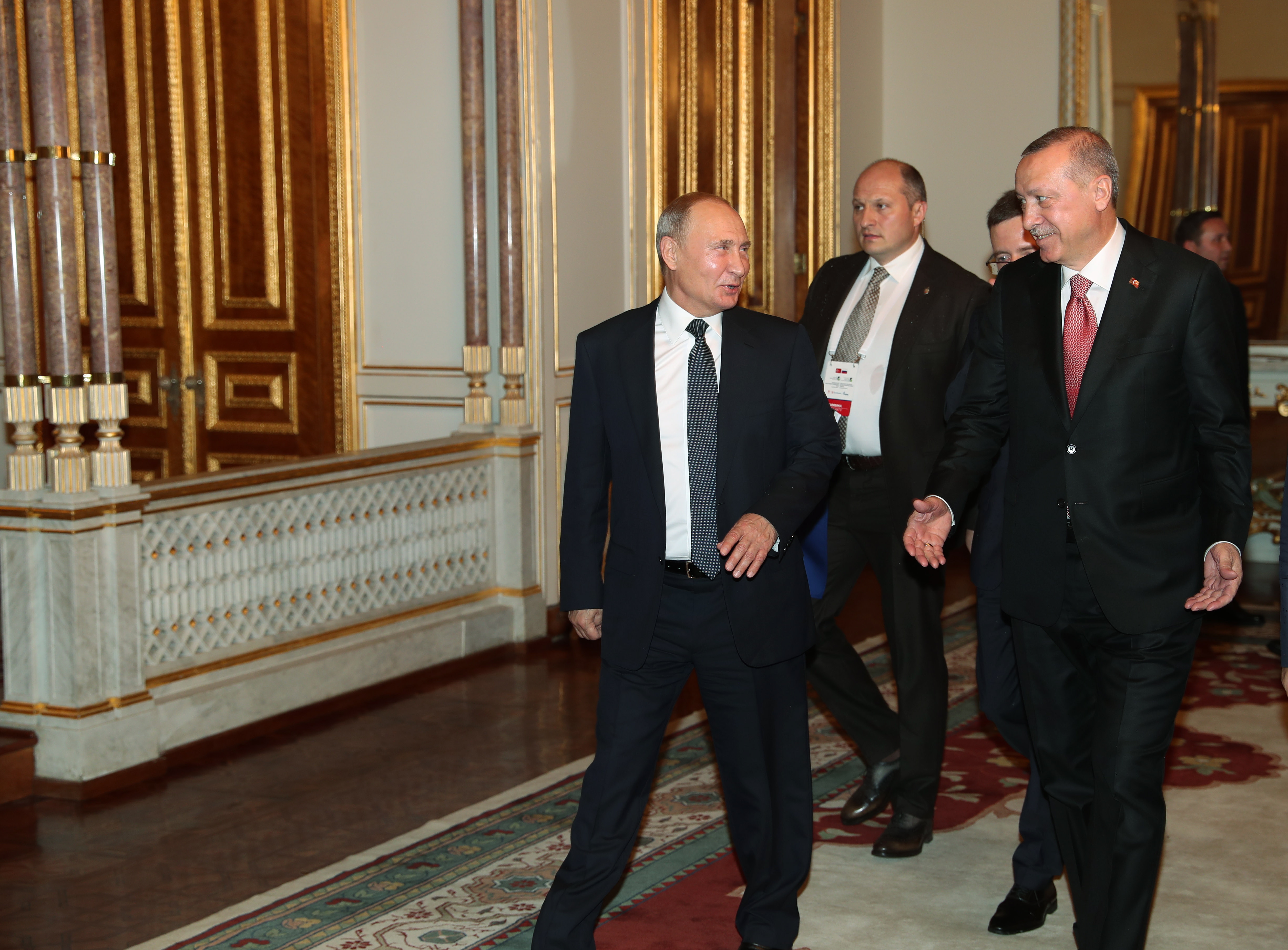 Президентите Ердоган и Путин присъстваха на церемония за завършване на строителството на морския участък на газопровода, по който ще се транспортира 31,5 милиарда куб. м. газ годишно за Турция и Европа
