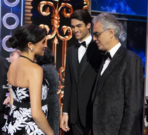 6 месеца след сватбата: пайети и блясък от Меган Маркъл - снимка 5