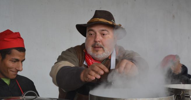 Популярният български готвач Ути Бъчваров е болен от коронавирус Тест за
