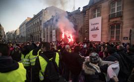  Рекордно невисок брой протестиращи жълти жилетки във Франция 