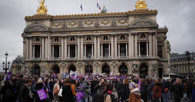 Десетки хиляди демонстрираха във Франция по призива на гражданско сдружение