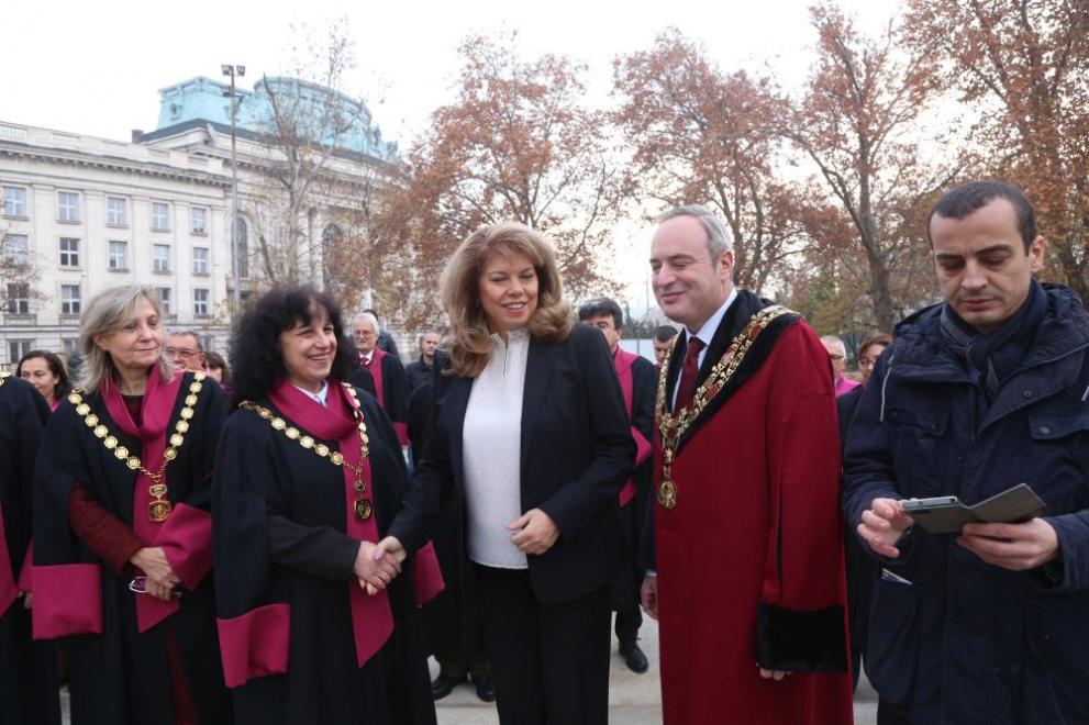  сподели вицепрезидентът Илияна Йотова, която взе участие в празненство за патронния празник на Софийския университет 