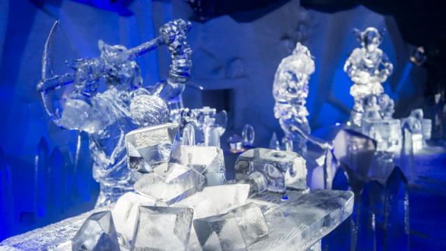 Гигантски ледени скулптури оживяват на фестивал в Белгия (СНИМКИ)