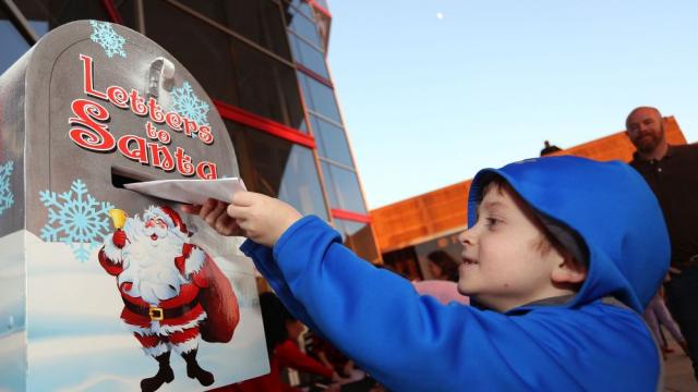 Ако искате отговор от Дядо Коледа, не пишете на руски и китайски