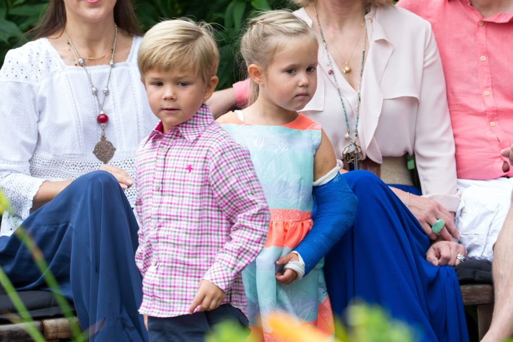 Малките кралски сладури Винсент и Жозефин предизвикват радост, където и да се появят