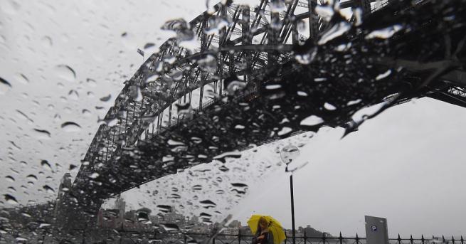 Буря с проливен дъжд връхлетя най големия град в Австралия Сидни