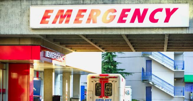 12 души бяха ранени при авария с ученически автобус в