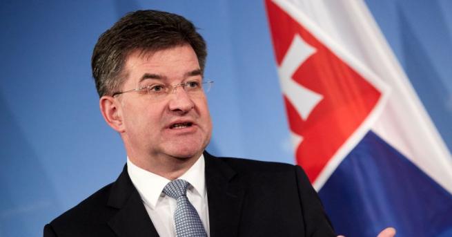 Словашкият външен министър Мирослав Лайчак подаде оставка в отговор на