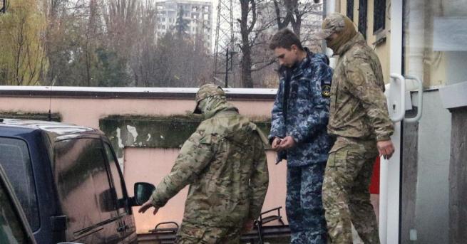 Задържаните от Русия украински моряци бяха прехвърлени в затвор в