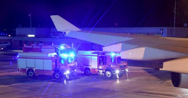 Самолетът, с който германският канцлер Ангела Меркел потегли за срещата