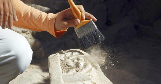 Археолози откриха в Алжир каменни сечива на 2,4 милиона години,